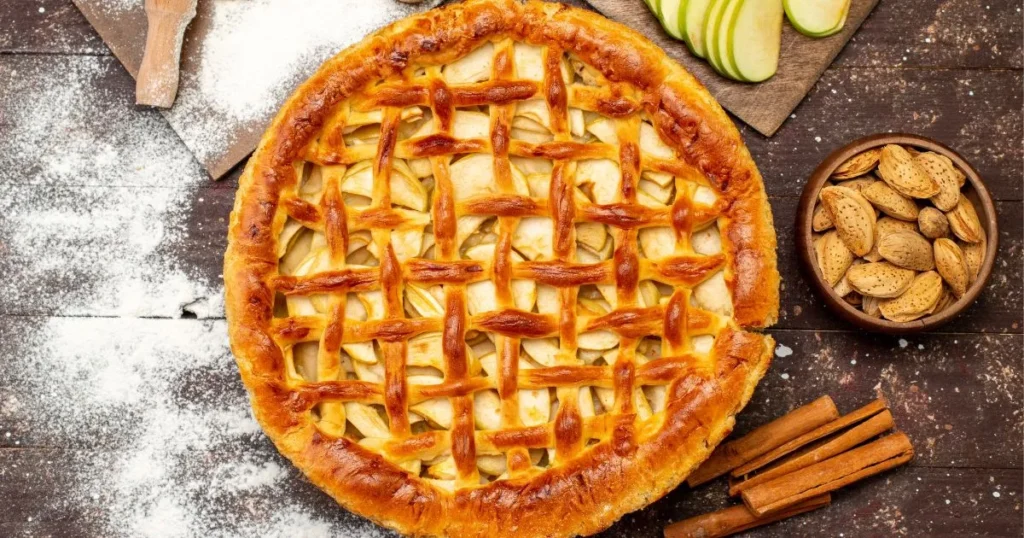 Cinnamon Roll Apple Pie
